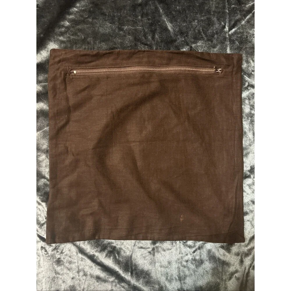 Intricate Zipped Pillowcase